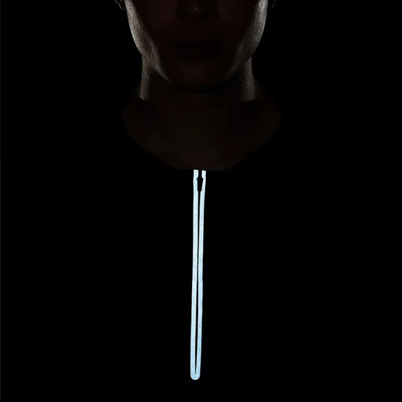 ✔️NIKE TECH PACK REFLECTIVE RUNNING SHIRT - Picture 7 of 13